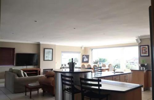 Sandbaai House | Shores Keep - Self Catering Home