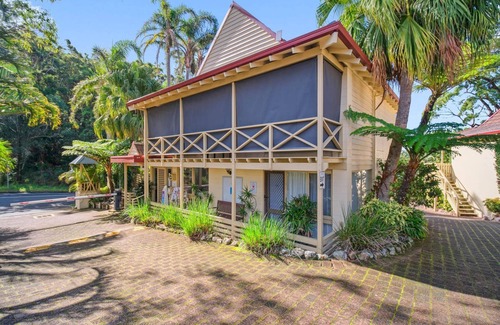 Elizabeth Beach Villa | Shores Two Bedroom Pet Friendly