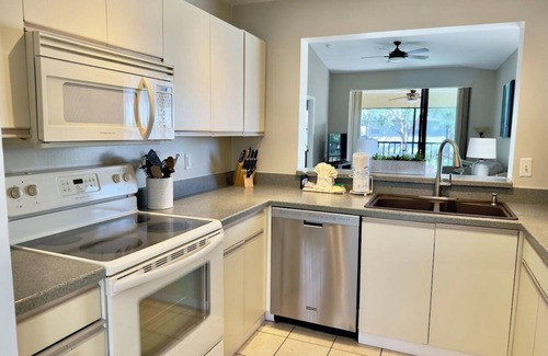 Trailer Estates Apartment | Shorewalk EH condo 2 Bedroom/2 Bath-near Beaches, IMG, Pool, Tennis, Pickleball