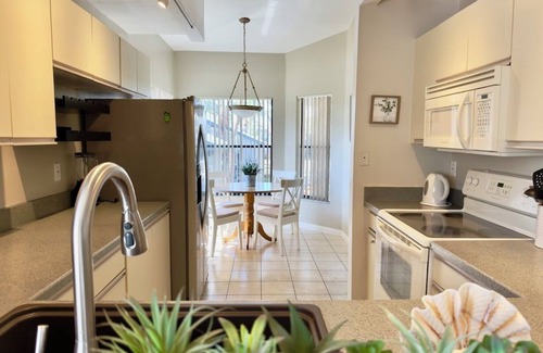 Trailer Estates Apartment | Shorewalk EH condo 2 Bedroom/2 Bath-near Beaches, IMG, Pool, Tennis, Pickleball