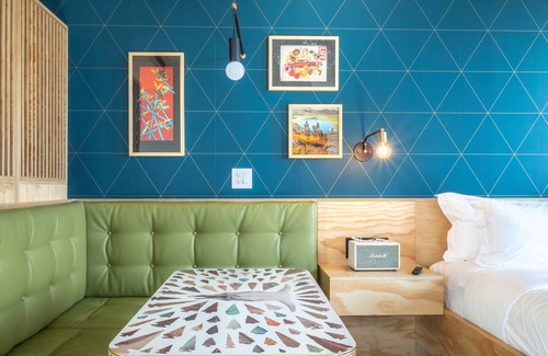 East Cesar Chavez Hotel | Short Distance From The Well Known Sites! Minutes to Festival Beach