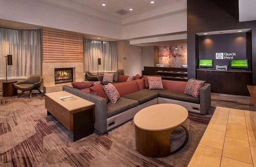 Rosslyn Apartment | Short Drive to Old Town Waterfront! Self-Parking, On-site Starbucks