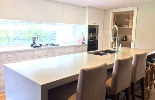 Rye House | Short flat 500 m walk to beach