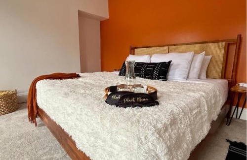 Italian Village House | Short North Convention King Bed Free Parking!