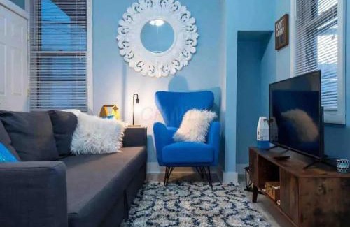 Victorian Village House | Short North - Convention - Queen Bed -Free Parking