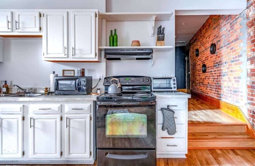 Weinland Park Apartment | Short North - Convention - King Bed - Free Parking