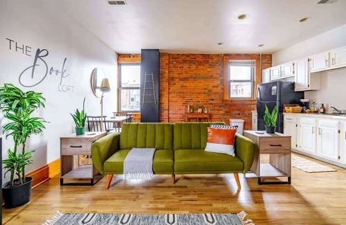 Weinland Park Apartment | Short North - Convention - King Bed - Free Parking