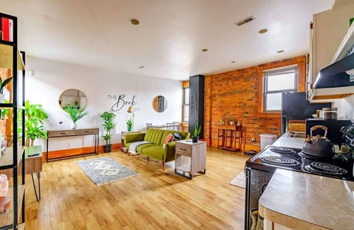 Weinland Park Apartment | Short North - Convention - King Bed - Free Parking