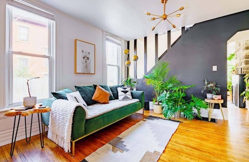 Victorian Village House | Short North - Convention - King Bed - Parking Free