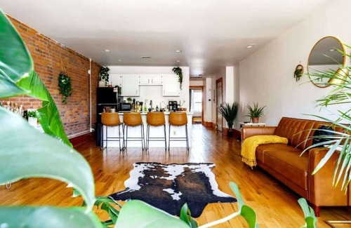 Italian Village Apartment | Short North/Downtown | Right On High St | Walk to Convention Ctr | Free Parking