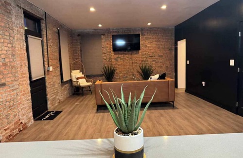 Italian Village House | Short North - Free Parking - Prime Location