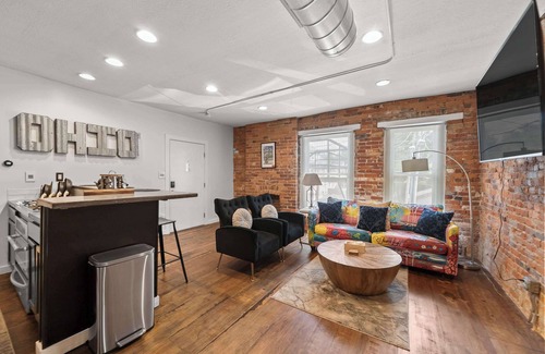Short North Condo | Short North Lounge - Stay for 2
