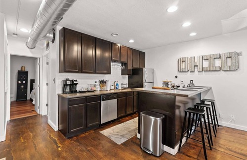 Short North Condo | Short North Lounge - Stay for 2
