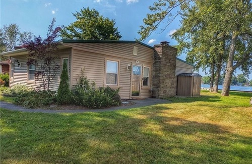 Brewerton House | Short Point Sweet Retreat
