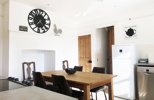 St Davids House | Short stay summer breaks available!
