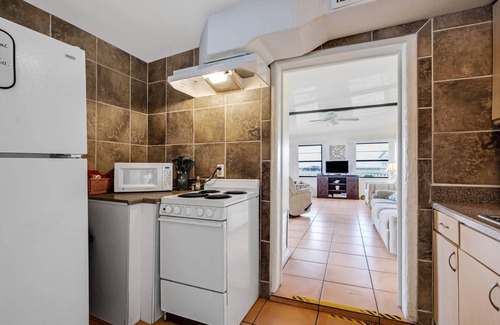 Flagler Beach House | Short Stroll to Beach | Dog-Friendly Free Parking Ocean Views | Closernto Dining & Shops | Free Wi