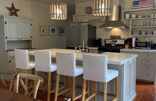 Saint Simons Island House | Short stroll to beach, restaurants and the village!