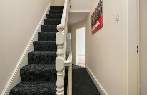 Chorlton-cum-Hardy House | Short Term Shared R&R In Chorlton