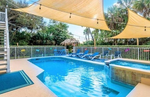 North Beach House | Short walk Beach/rent a golf cart Heated Pool Hot Tub Jacuzzi ,Total privacy !