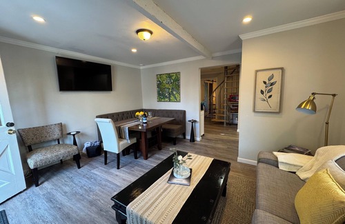 McMinnville House | Short Walk to 3rd Street from Evermore Carriage House!