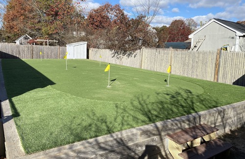 Bass River House | Short Walk to Beaches, Restaurants, and Fun. Onsite Putting Green. Sleeps 6-12.