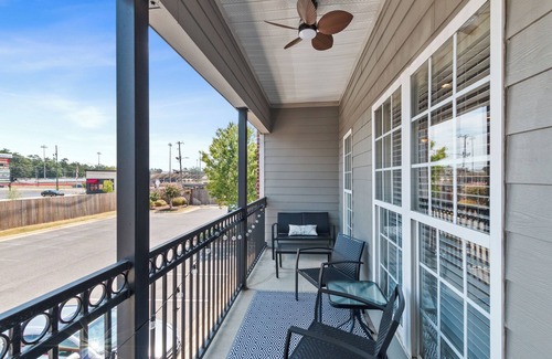 Tuscaloosa Condo | Short walk to Bryant-Denny Stadium and the University.