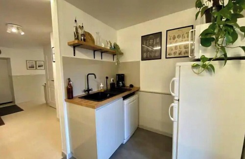 La Perriere Apartment | Short Walk to Gondola and Thermals!