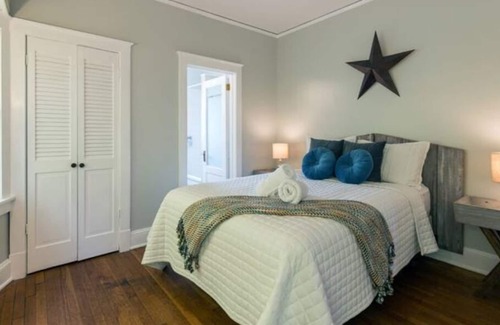 Plaza Westport House | Short Walk to The Plaza + Parking Space + Coffee