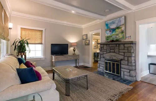 Plaza Westport House | Short Walk to The Plaza + Parking Space + Coffee