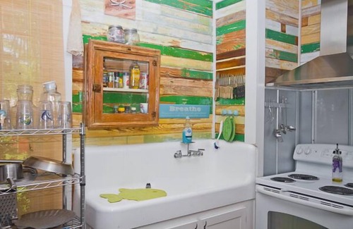 Tybee Island Cottage | Short walk to town center,restaurants, shops, entertainment, beach and river.