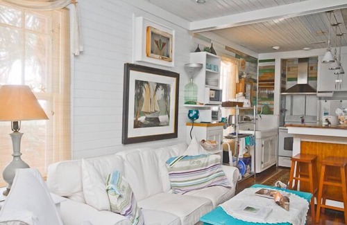Tybee Island Cottage | Short walk to town center,restaurants, shops, entertainment, beach and river.