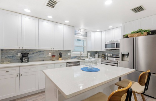 Fort Myers Beach House | 🌅Short Walk to Beach - Great Location - Beach Haven North 122🌅