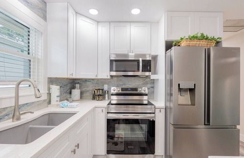 Fort Myers Beach House | 🌅Short Walk to Beach - Great Location - Beach Haven North 122🌅