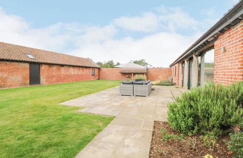 Norwich Cottage | SHORTHORN BARN, pet friendly, character holiday cottage in Taverham