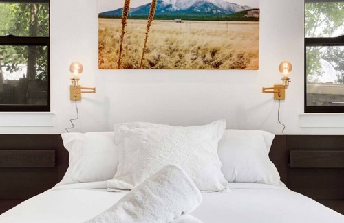 Highland House | Show-Stopping Back House + Modern Kitchen + Patio
