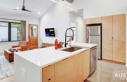 Highland House | Show-Stopping Back House + Modern Kitchen + Patio