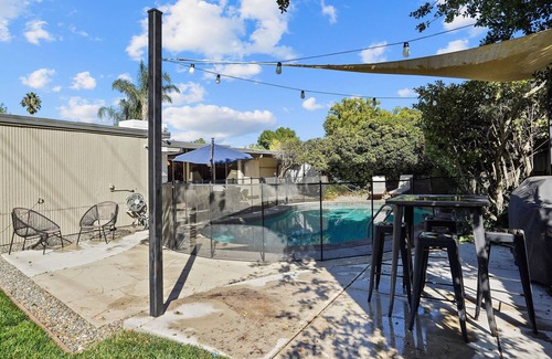 Southwestern Sacramento House | Show Stopping Rare Mid Century Modern Eichler Home!