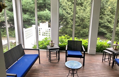 Newbury House | Showcase Home 1 mile to downtown, close to beaches, perfect for family reunions