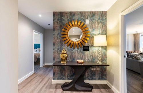 Stratford Apartment | Showroom Splendour, Luxe London Elegance