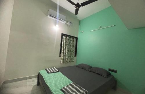 Gokarna House | Shri Virajita - Budget AC 1 Bhk double bed