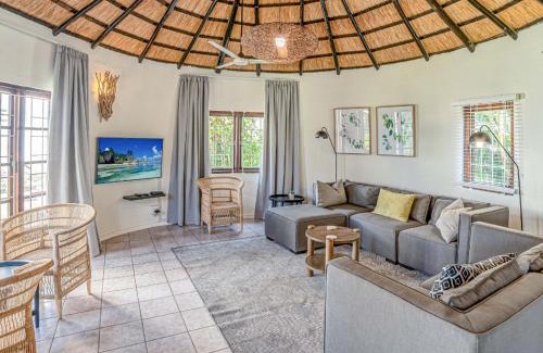 Umhlali Beach Apartment | Shrimp Lane Cottages, Sea Lodge