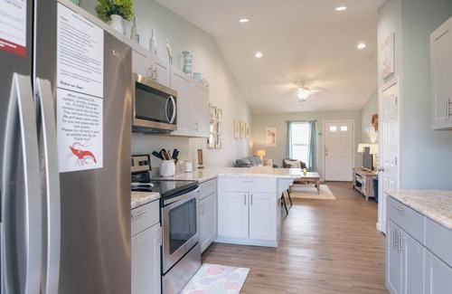 Port St. Joe House | Shrimp Shack - Close to Downtown & Beaches - King Bed - Boat Parking - NO Pet Fees !