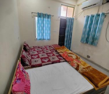 Vrindavan House | Shyama Guest House and Apartments