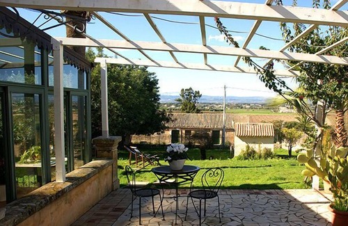 Isola House | Sicilian farmhouse from the 19th Century - close to the beach and with a large pool