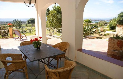 Isola Villa | Sicily at its best: Beautiful Villa Gialla with pool, close to sandy beaches