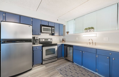 Naples Condo | Side by Side Condos for two groups, sleeping 12.Together but with your own units