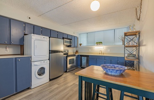 Naples Condo | Side by Side Condos for two groups, sleeping 12.Together but with your own units