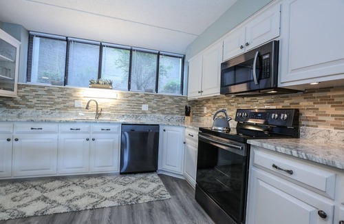 Naples Condo | Side by Side Condos for two groups, sleeping 12.Together but with your own units