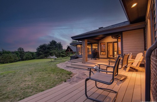 Warfordsburg House | Sideling Hills Retreat -Intimate weddings, hot tub