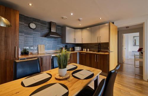 Liverpool City Centre Apartment | Sidemersey Livings- Convenient 1-Bedroom Flat with a View, Central Liverpool